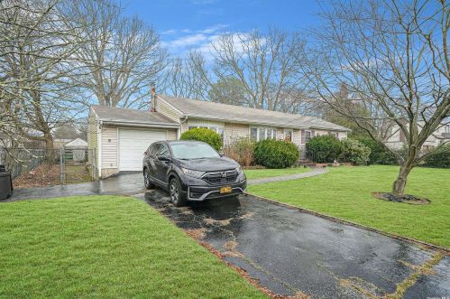 37 Kingston St, Deer Park, NY 11729-2306