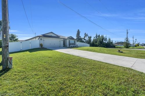 19 19th Pl, Cape Coral, FL 33991-1340