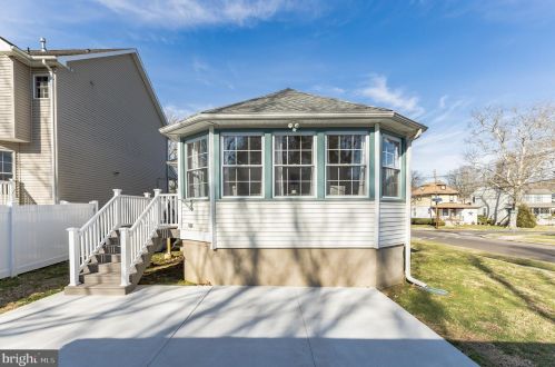 400 Albany Ave, Barrington NJ  08007-1035 exterior