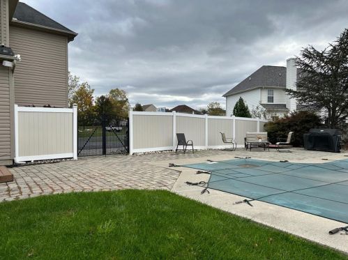 1690 Wagon Wheel Dr, Easton PA  18040-8273 exterior