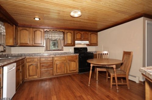 566 Stonetown Rd, Skyline Lakes NJ  07456-1311 exterior