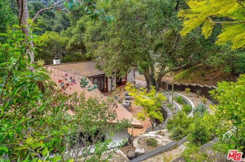 1719 Oak Dr, Topanga CA  90290-4025 exterior