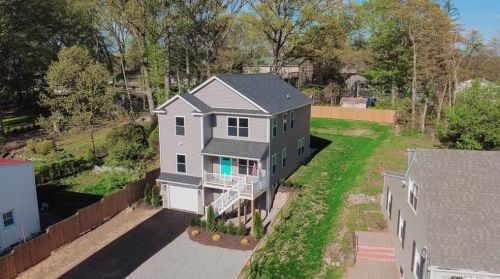 1586 Chopsey Hill Rd, Bridgeport, CT 06606-2422