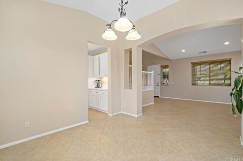 39601 Parkview Dr, Temecula CA  92591-7229 exterior