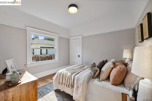 4143 Howe St, Oakland CA 94611-5117 exterior