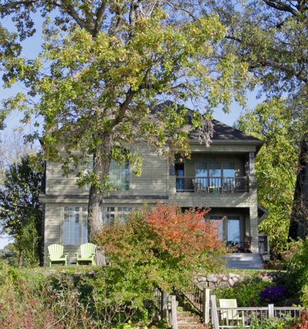 2309 Fort Dodge Pt, Okoboji, IA 51355-2610