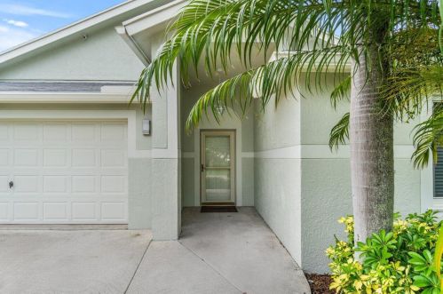 1261 Olympic Cir, West Palm Beach, FL 33413-3030