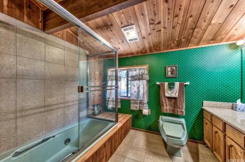 1796 Skyline Dr, South Lake Tahoe, CA 96150-4917