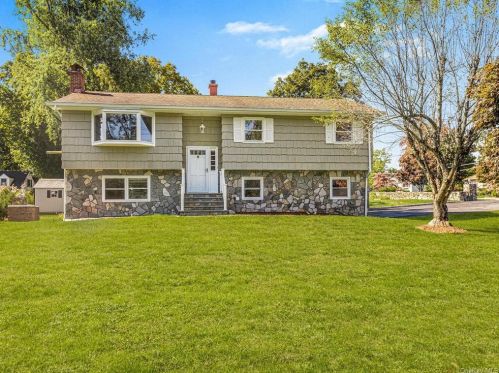 2687 Old Yorktown Rd, Yorktown Hgts, NY 10598-3136
