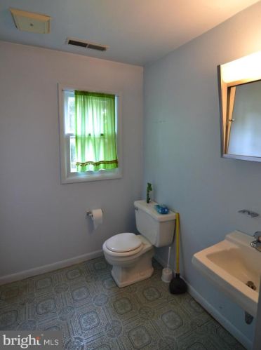 517 Wayne Dr, Navy Sup Dpt PA  17055-4985 exterior