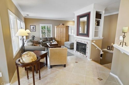 27960 Trillium Ln, Santa Clarita CA  91354-1211 exterior