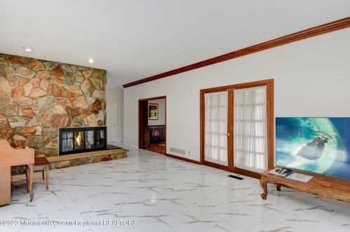 515 Seven Bridges Rd, Little Silver NJ  07739-1742 exterior
