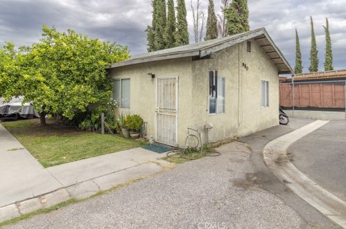 980 Base Line St, San Bernardino CA  92410-3917 exterior