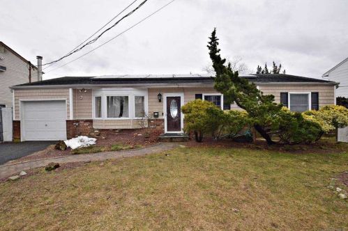 768 Windmill Ave, Babylon, NY 11704-4412
