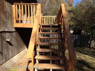 1404 Overlook Dr, Manhattan KS  66503-2427 exterior