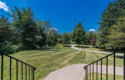 465 Rossway Rd, Pleasant Valley, NY 12569-7508