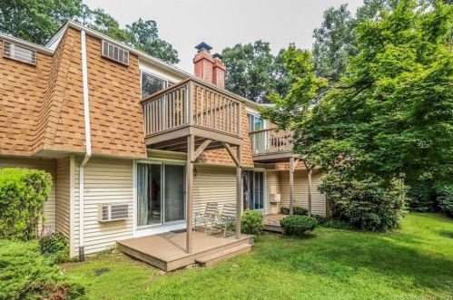 87 Chestnut St, Bethel CT  06801-2646 exterior