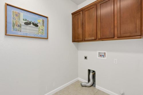 7500 Abbey Cir, Elk Grove CA  95757-5103 exterior