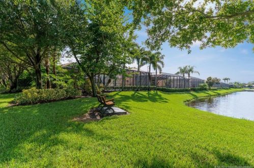 8801 One Putt Pl, Fort Pierce FL  34986-3068 exterior