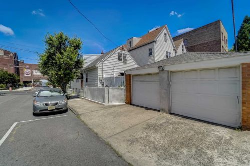 656 Avenue A, Bayonne NJ  07002-1801 exterior