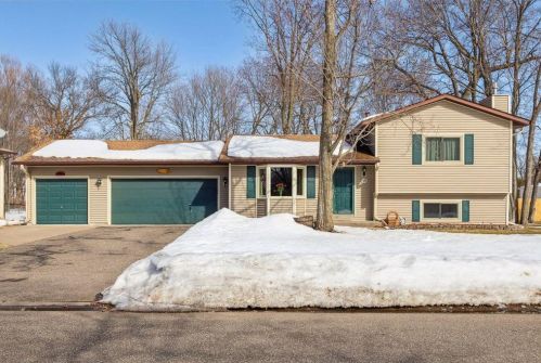 6462 Tomahawk Trl, Lino Lakes, MN 55014-1457
