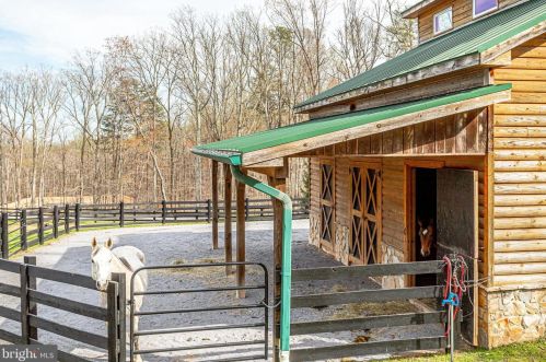 3714 Mountain Rd, Haymarket VA  20169-1739 exterior