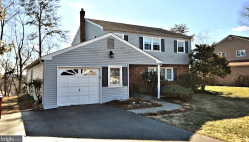 740 Mockingbird Ln, Norristown, PA 19403-1918
