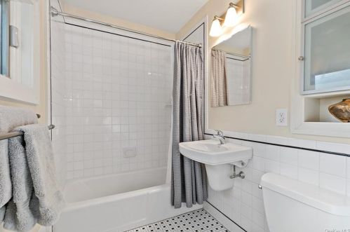 10 Grace Ln, Crotonville NY  10562-2111 exterior