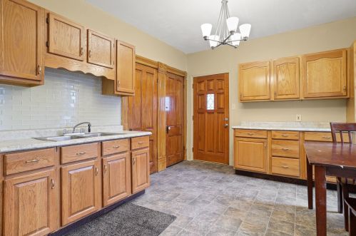 2958 Clement Ave, Milwaukee, WI 53207-2470