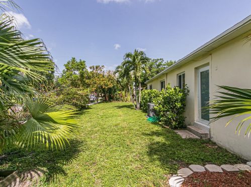 518 58th Ct, Hollywood FL  33023-1437 exterior