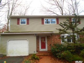 104 Woodlot Rd, Panamoka, NY 11961-1939