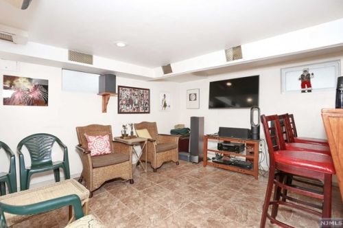 60 Garden St, Teaneck NJ  07666-5919 exterior