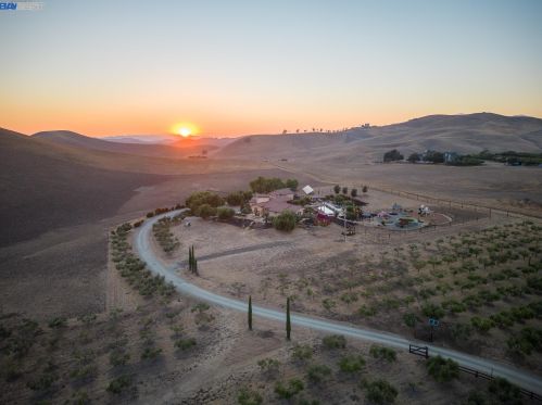 1080 Victorine Rd, Livermore CA  94551-6635 exterior