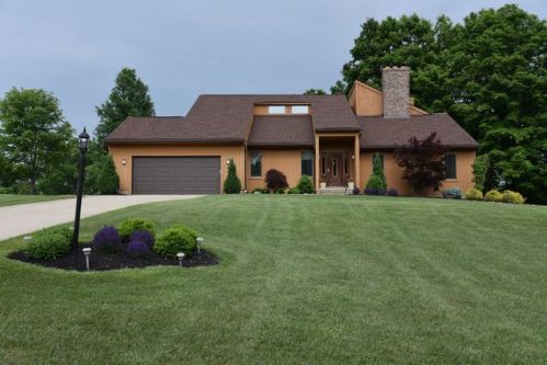 165 Salem Ct, Hinckley, OH 44233-9639