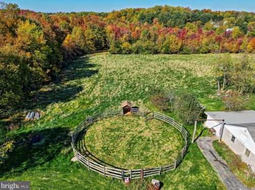 7455 Hillside Dr, Spring Grove PA  17362-8555 exterior
