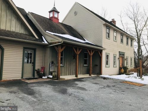 5734 Glen Oaks Dr, Beartown, PA 17555-9427