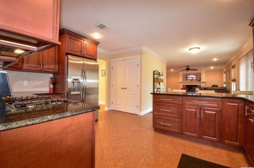 45 Crystal Brook Hollow Rd, Mount Sinai NY  11766-1606 exterior