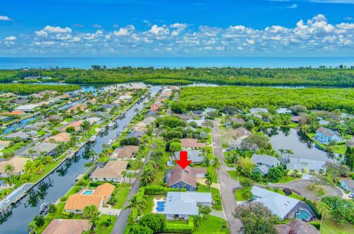 10440 Jupiter Narrows Dr, Hobe Sound FL 33455-3254 exterior