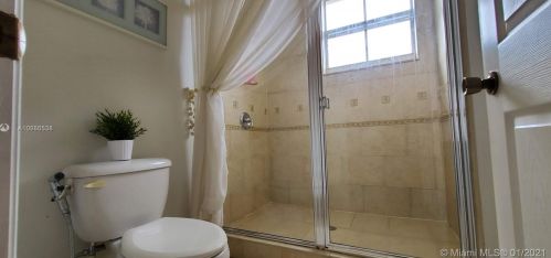 902 143 Ter, Hollywood FL  33027-6151 exterior