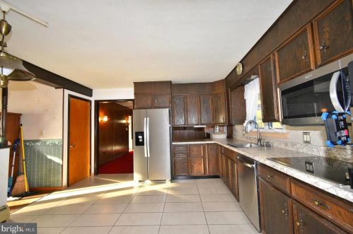 10251 Schantz Rd, Breinigsville, PA 18031-1822