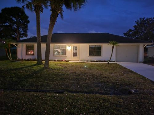 266 Airview Ave, Fort Pierce, FL 34984-4903