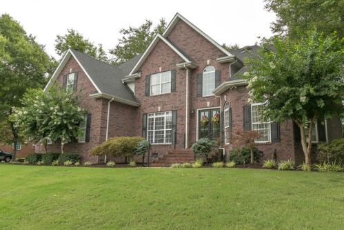 2306 Garrison Cv, Murfreesboro, TN 37130-1804