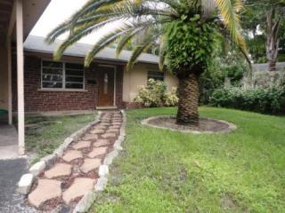 6811 Charleston St, Hollywood, FL 33024-1825