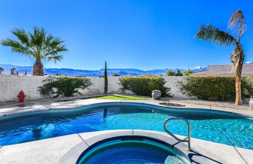 5 Curie Ct, Rancho Mirage CA  92270-2713 exterior