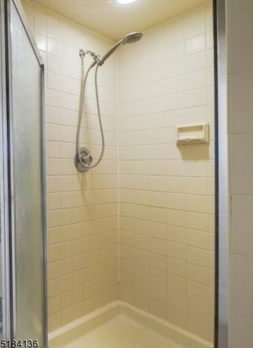 40 Augusta Dr, Annandale NJ  08801-1607 exterior