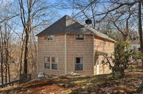 36 Mary Ave, Mahopac, NY 10541-4731