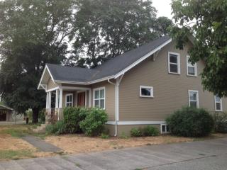 1907 Lewis River Rd, Woodland, WA 98674-9657