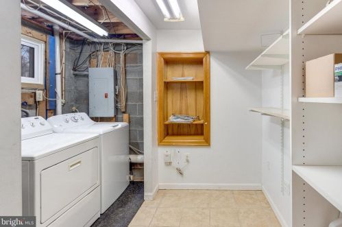 5483 Rector Dr, Woodbridge VA  22193-3703 exterior