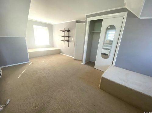 258 Steamboat Rd, Great Neck NY  11024-1634 exterior