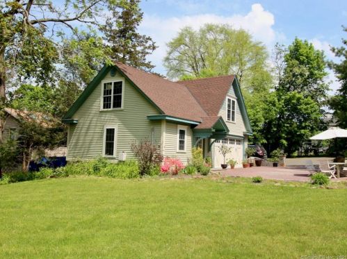 310 Main St, Wallingford CT  06492-2232 exterior